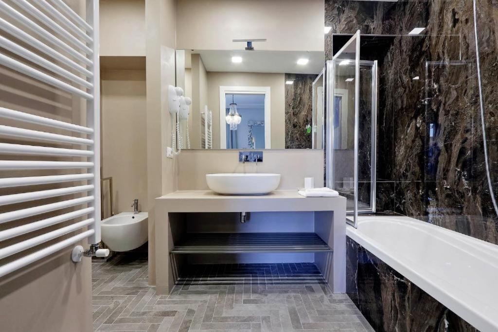 Boutique Suites Della Croce Ρώμη Εξωτερικό φωτογραφία