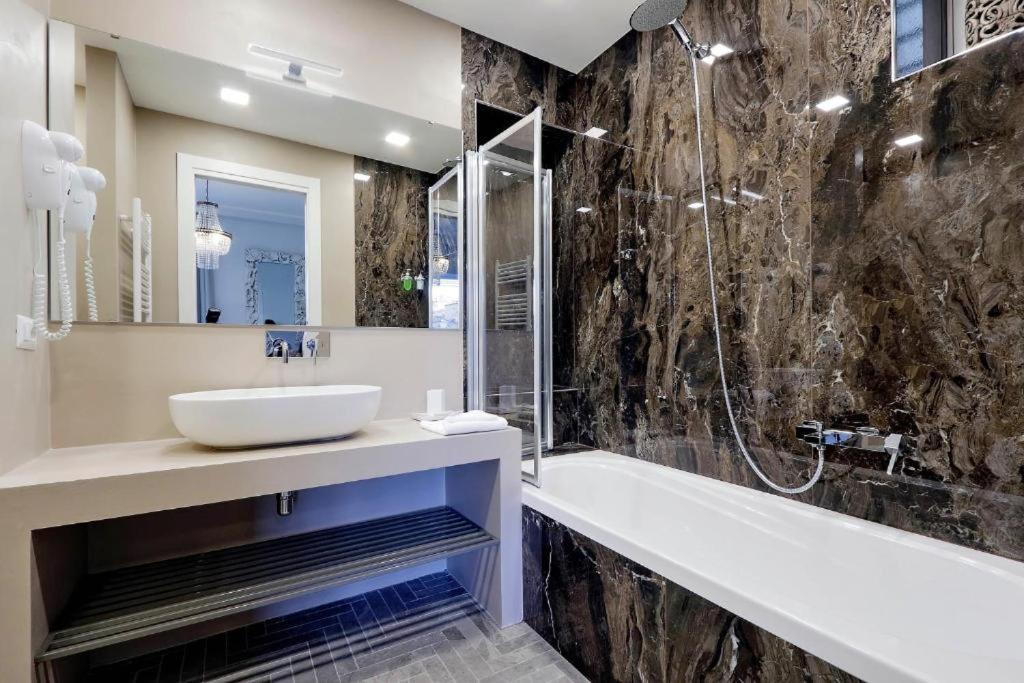 Boutique Suites Della Croce Ρώμη Εξωτερικό φωτογραφία