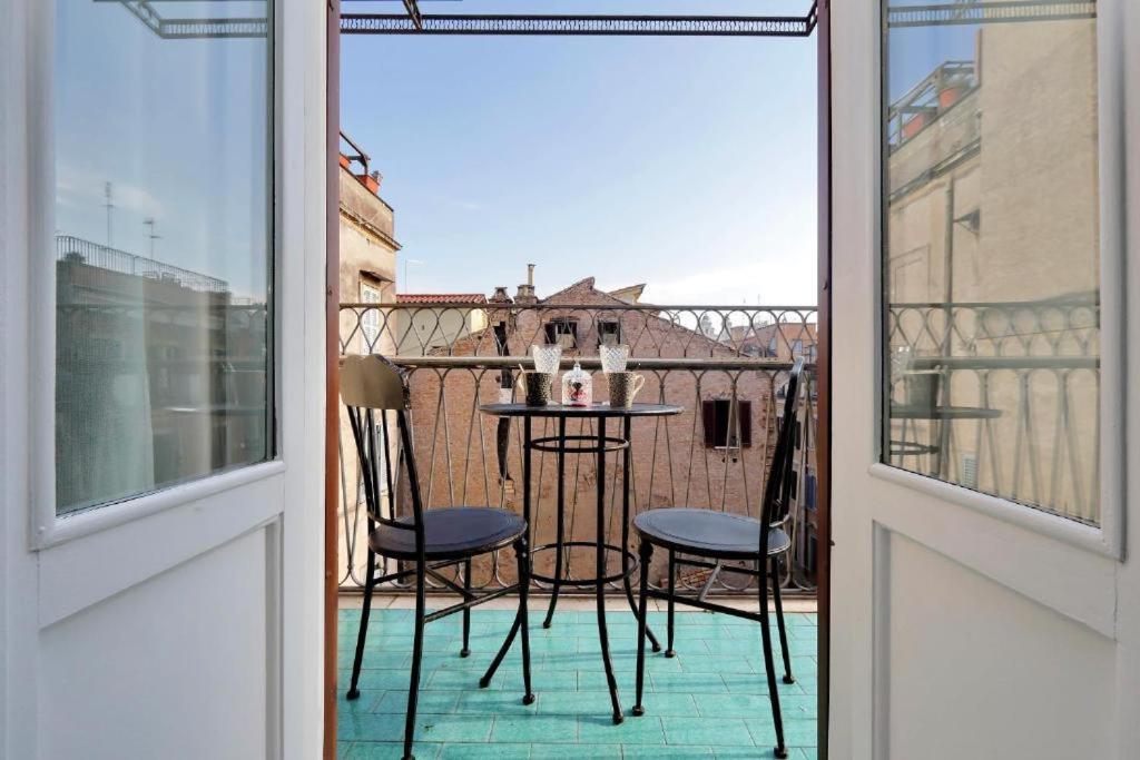 Boutique Suites Della Croce Ρώμη Εξωτερικό φωτογραφία