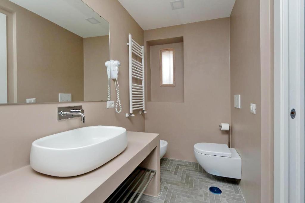 Boutique Suites Della Croce Ρώμη Εξωτερικό φωτογραφία