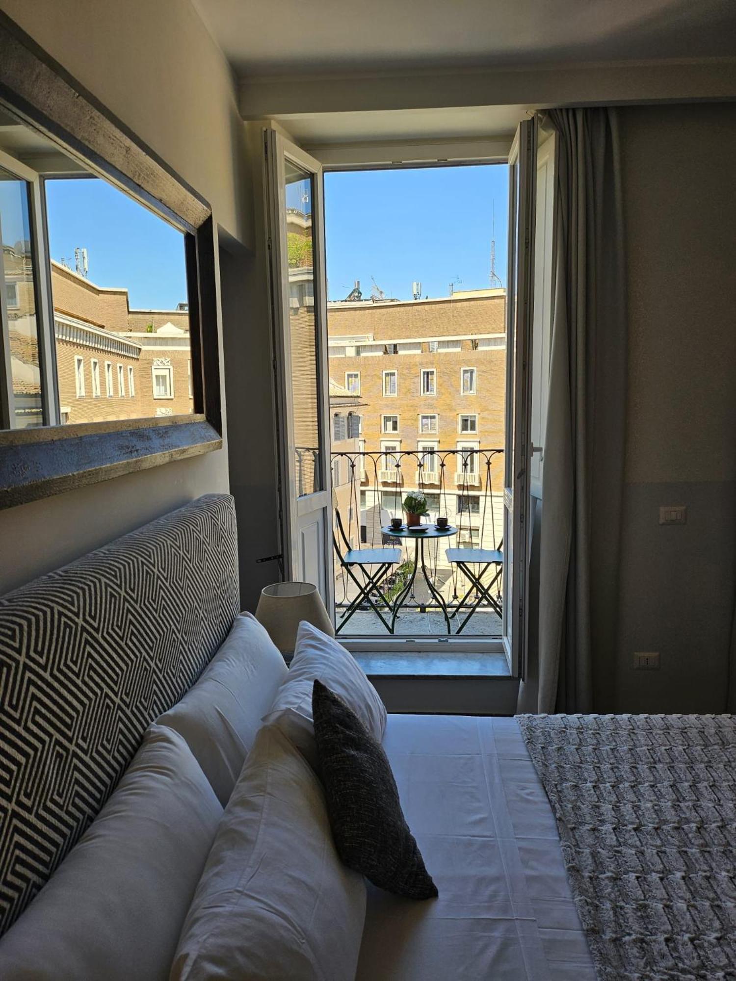 Boutique Suites Della Croce Ρώμη Εξωτερικό φωτογραφία